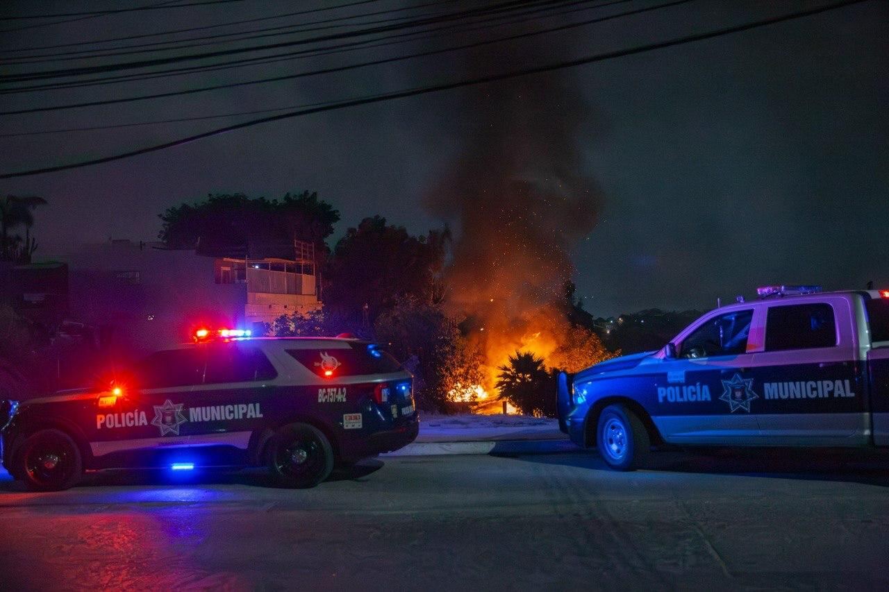 INCENDIO CONSUME CUARTO Y TRAILA EN LA COLONIA ROMA