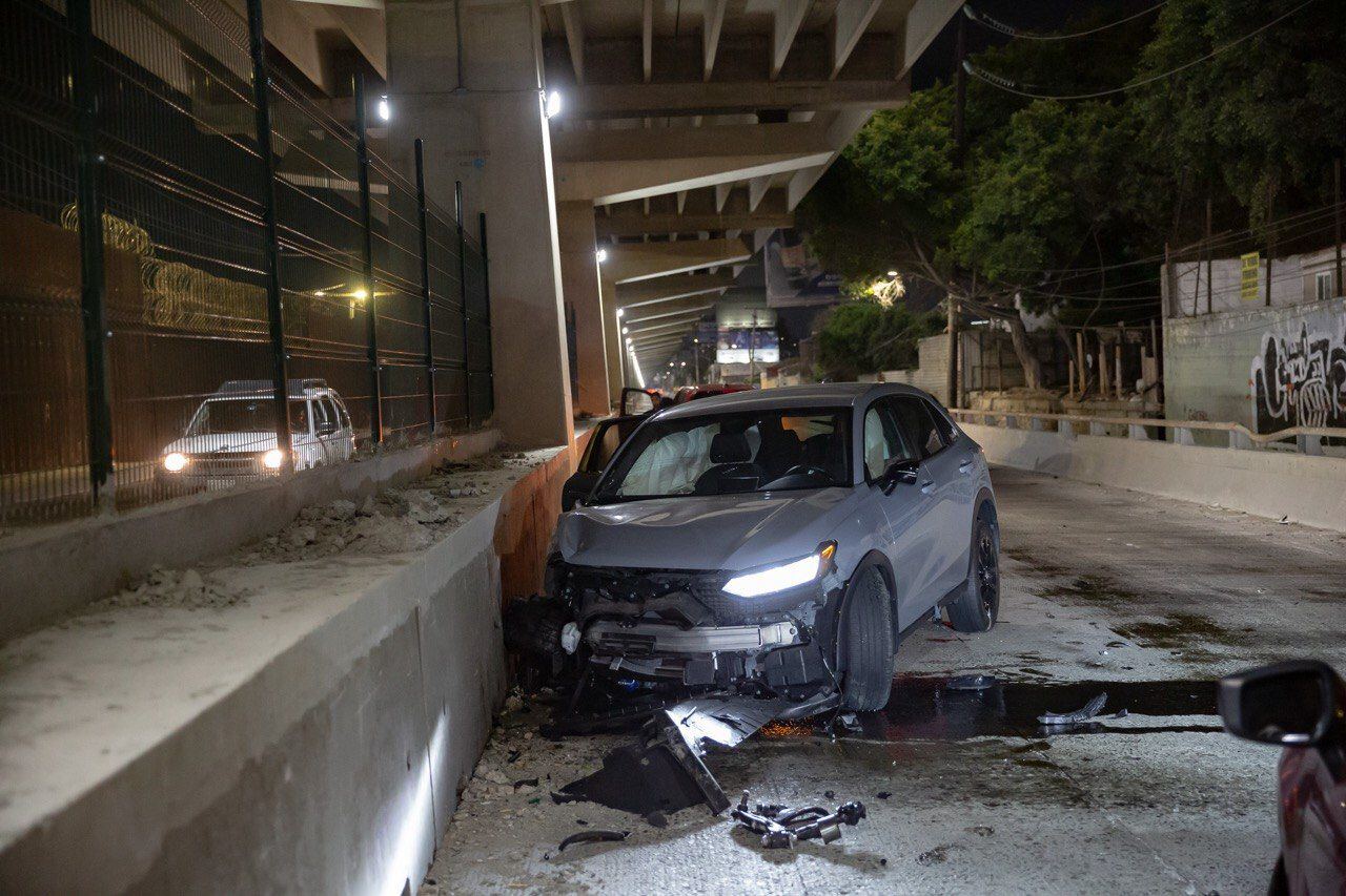 CONDUCTOR ABANDONA VEHÍCULO TRAS CHOCAR EN AVENIDA INTERNACIONAL