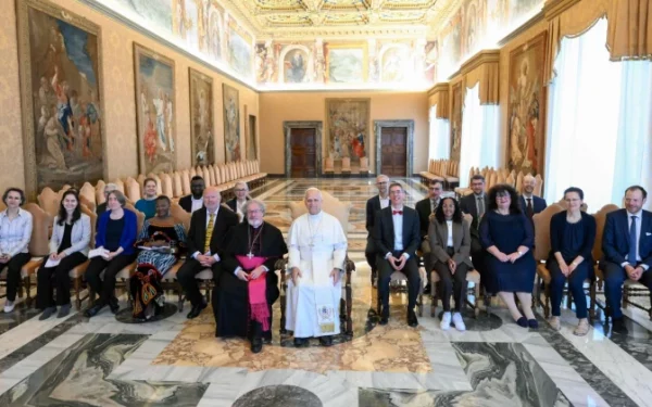 León XIV afirma que la Iglesia debe anunciar la verdad sin imponerse y dando testimonio