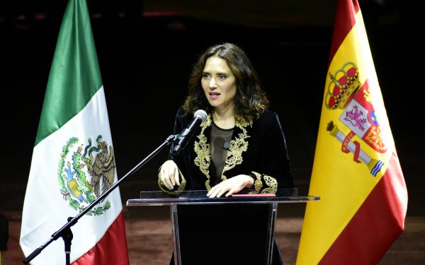 Oposición en Madrid exigirá explicaciones a Ayuso por polémica en México
