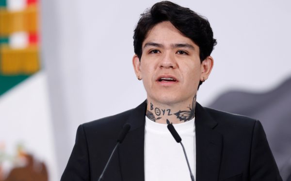 Junior H defiende su música en la mañanera ante millones de jóvenes
