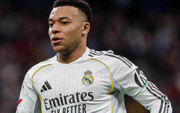 AFICIONADOS REÚNEN MILLONES DE FIRMAS PARA PEDIR LA SALIDA DE MBAPPÉ DEL REAL MADRID