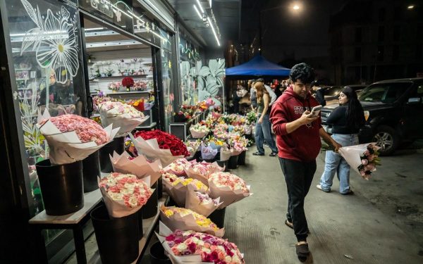 Inicia venta de flores en vísperas del Día de las Madres en Tijuana; comerciantes esperan repunte durante el 10 de mayo