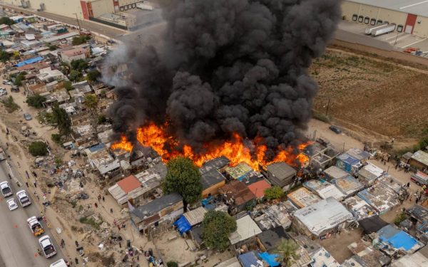 Incendio consume 39 viviendas en Vía Rápida Alamar, Tijuana