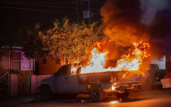 Incendian pick up abandonado en el Centro de la ciudad