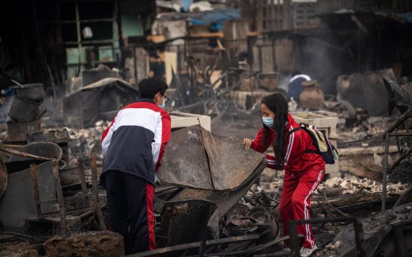 Decenas de casas reducidas a cenizas en incendio del Cañón del Padre; familias piden apoyo