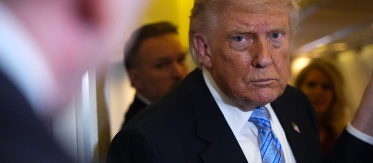 Trump fija plazo límite para decidir si ataca Irán esta semana
