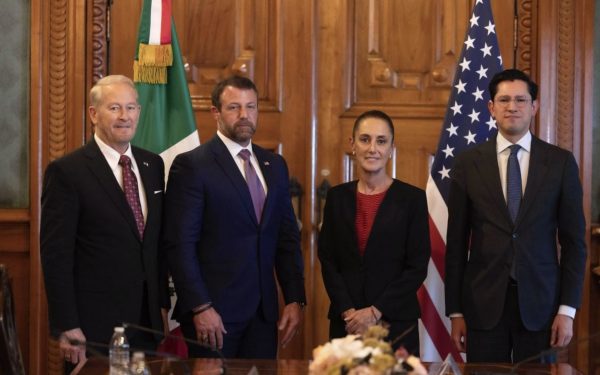 Sheinbaum se reúne con el Secretario de Seguridad Interior de EU en Palacio Nacional