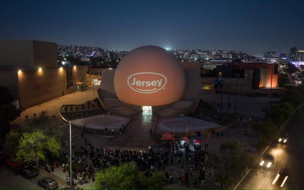 Jersey celebra 100 años en Tijuana con espectáculo en el Cecut
