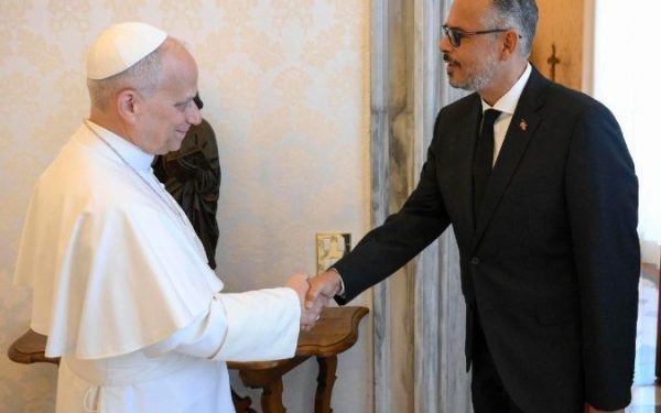 Papa León XIV recibe al primer ministro de Haití en el Vaticano