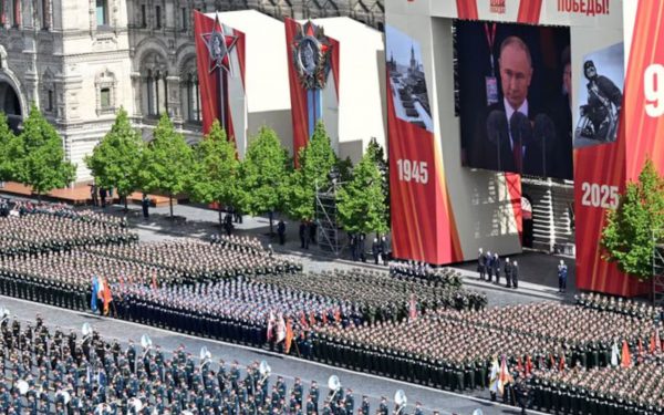 RUSIA PROPONE TREGUA POR EL 9 DE MAYO Y ELEVA LA PRESIÓN SOBRE UCRANIA EN MEDIO DEL CONFLICTO
