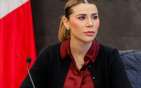 MARINA DEL PILAR DESCARTA DEJAR EL CARGO EN MEDIO DE RUMORES POLÍTICOS